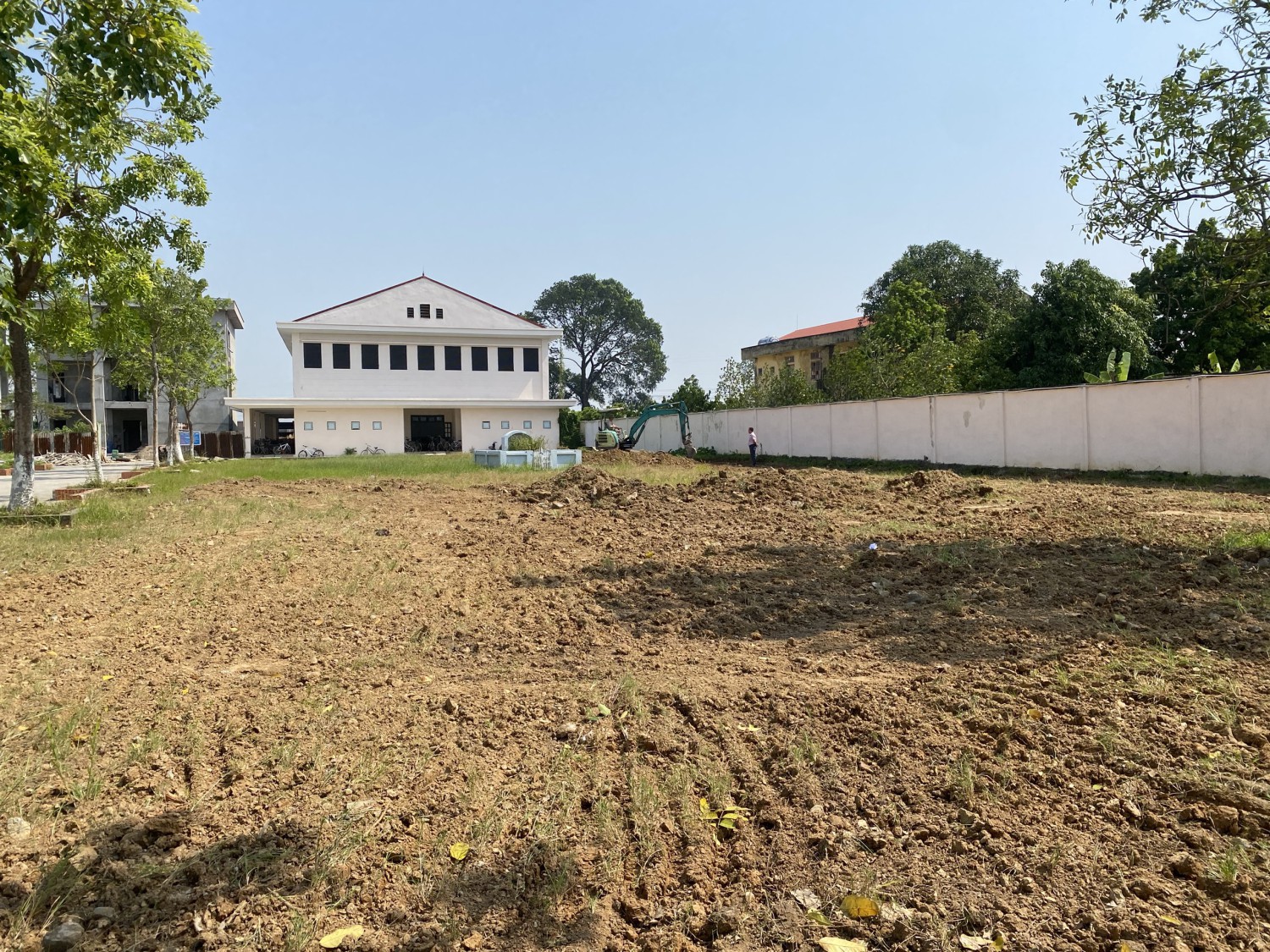 Cải tạo sân bóng đá và khu vui chơi cho học sinh tháng 10 năm 2022